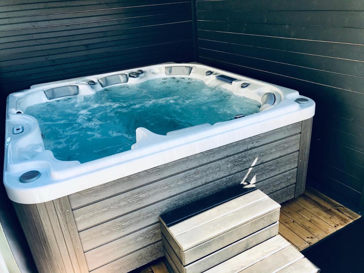 GuestHouse La Costière - logements indépendants - espace piscine jacuzzi Lunel  Exterior foto