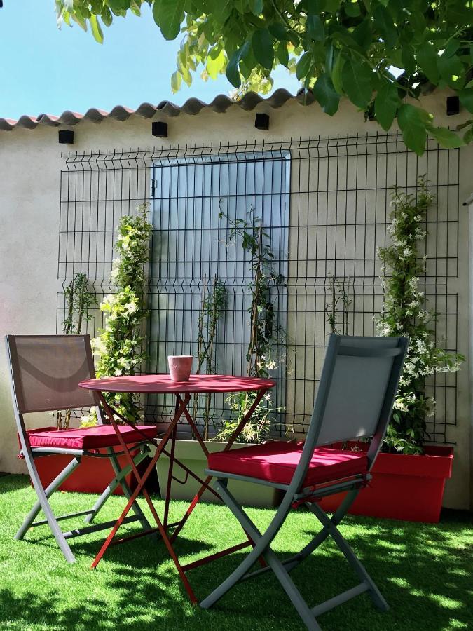 GuestHouse La Costière - logements indépendants - espace piscine jacuzzi Lunel  Exterior foto