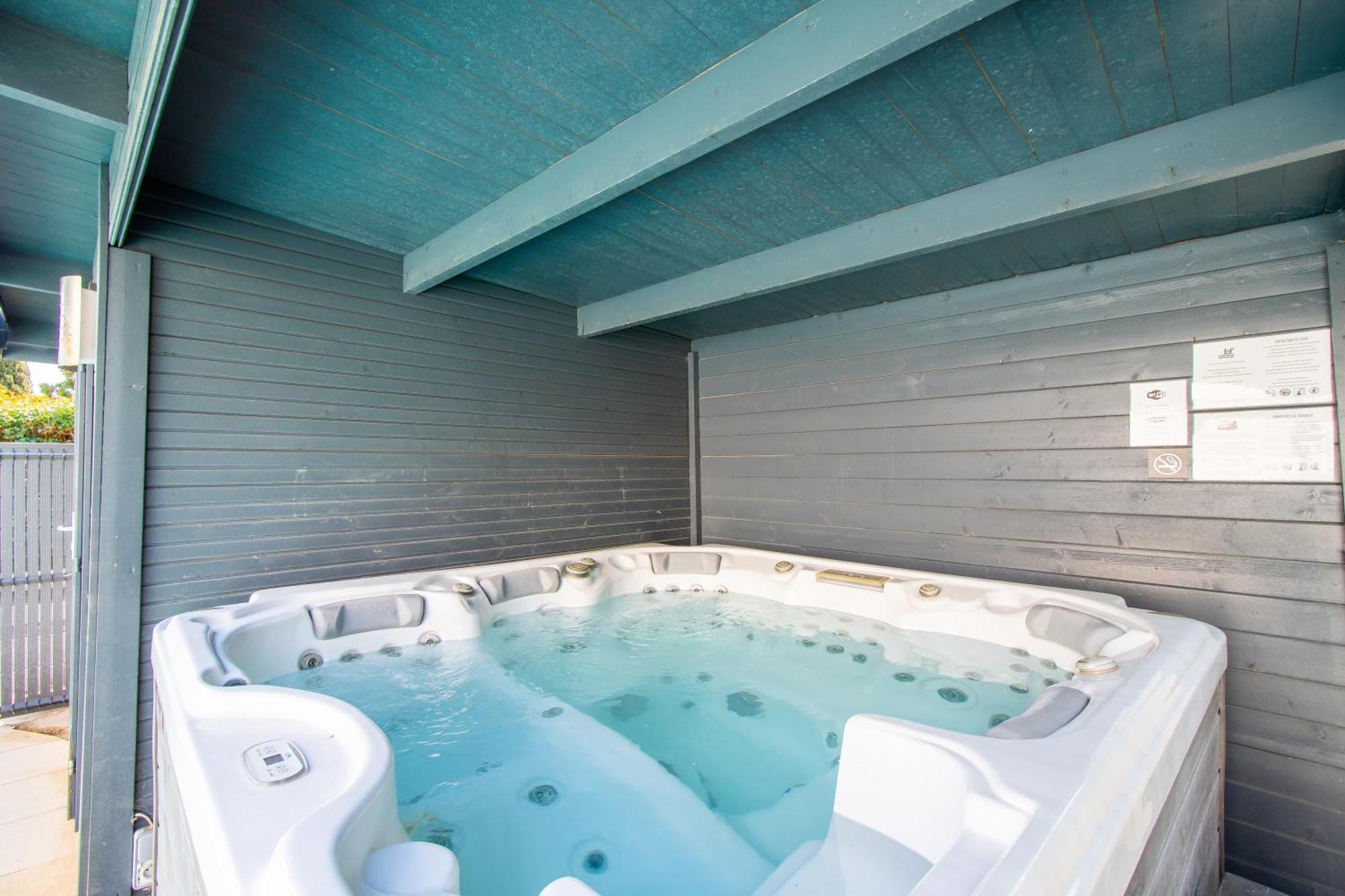 GuestHouse La Costière - logements indépendants - espace piscine jacuzzi Lunel  Exterior foto